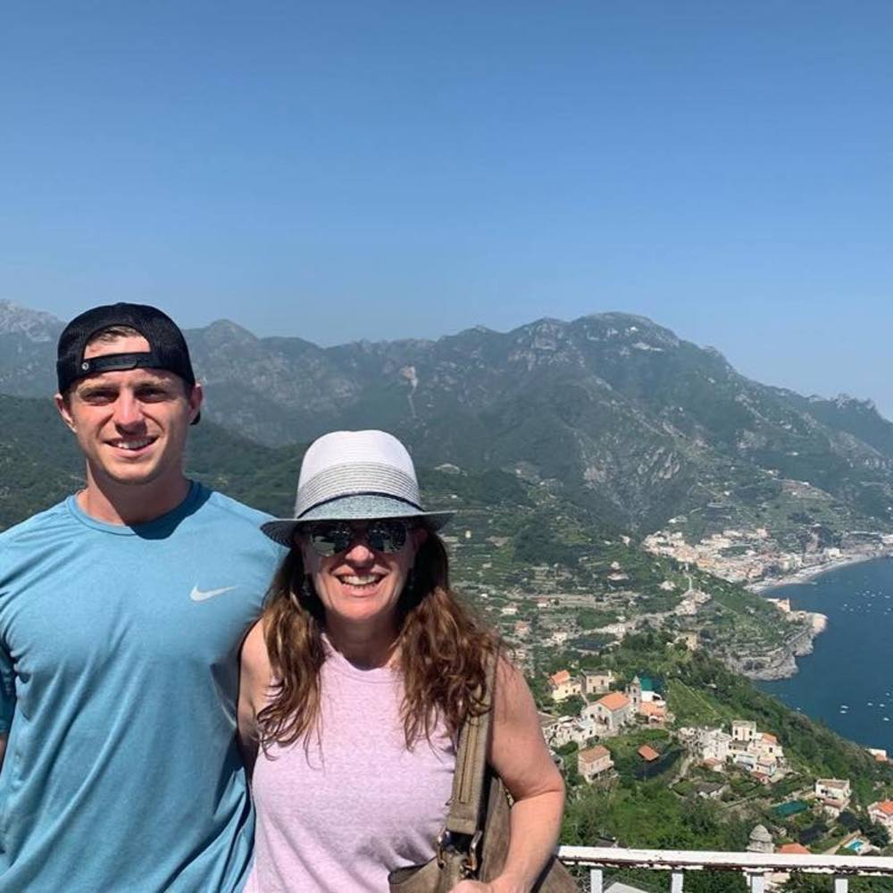 Meet your Posher, Harris